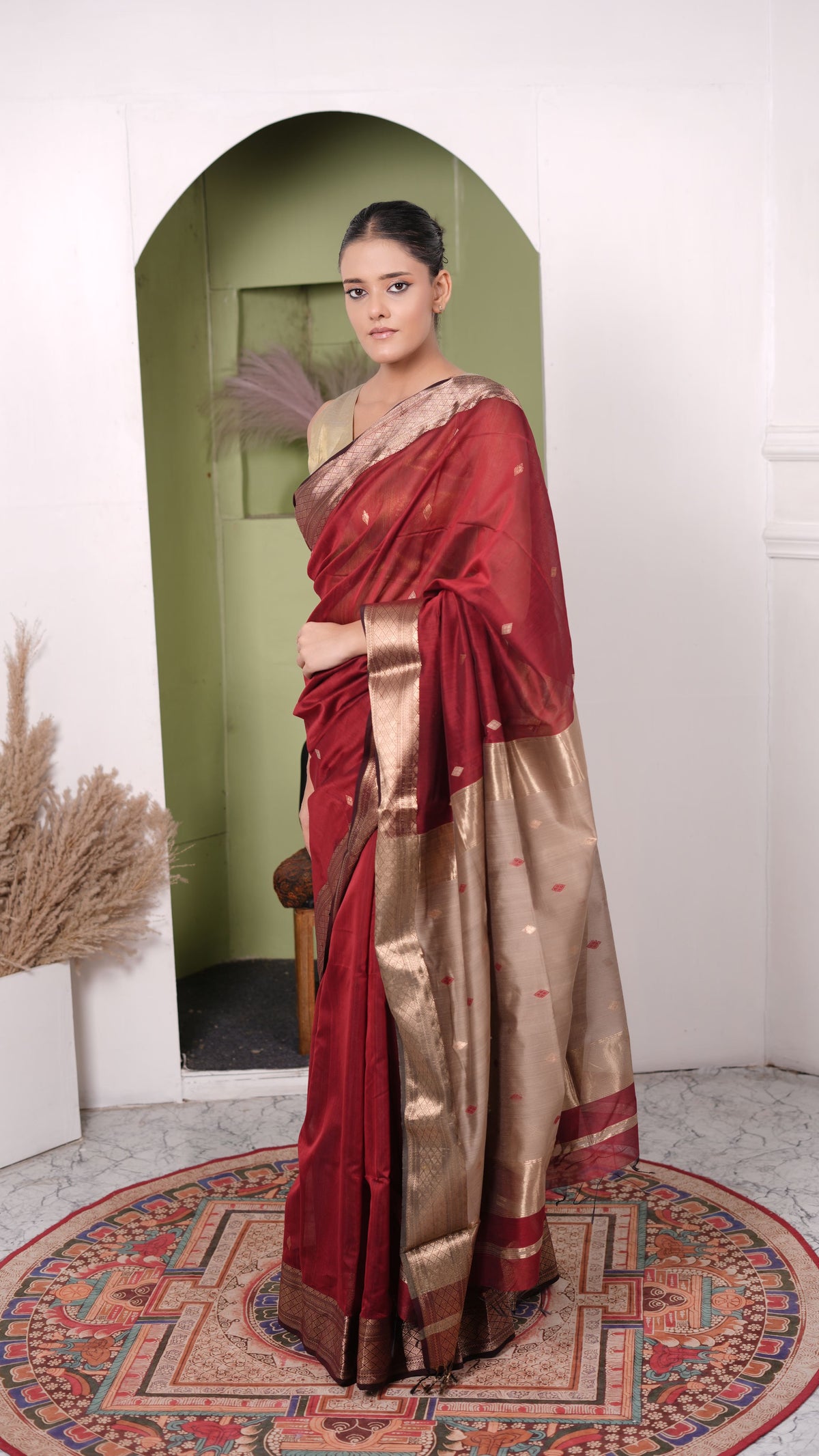 Maheshwar Saree with diamond border & booti, cotton silk, color-Maroon/Beige
