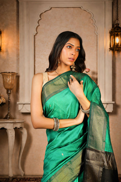 Maheshwar Saree with Golden zari lotus booti on Aanchal, cotton silk, color-Green/Black