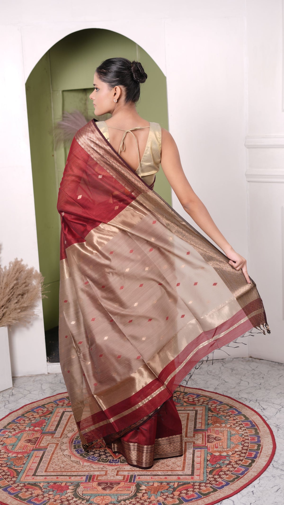 Maheshwar Saree with diamond border & booti, cotton silk, color-Maroon/Beige